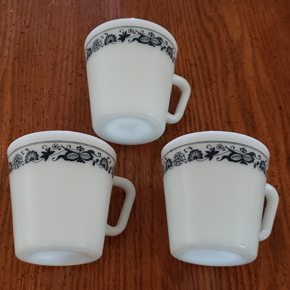 Vintage Pyrex Coffee Mugs - Picture 2 of 3